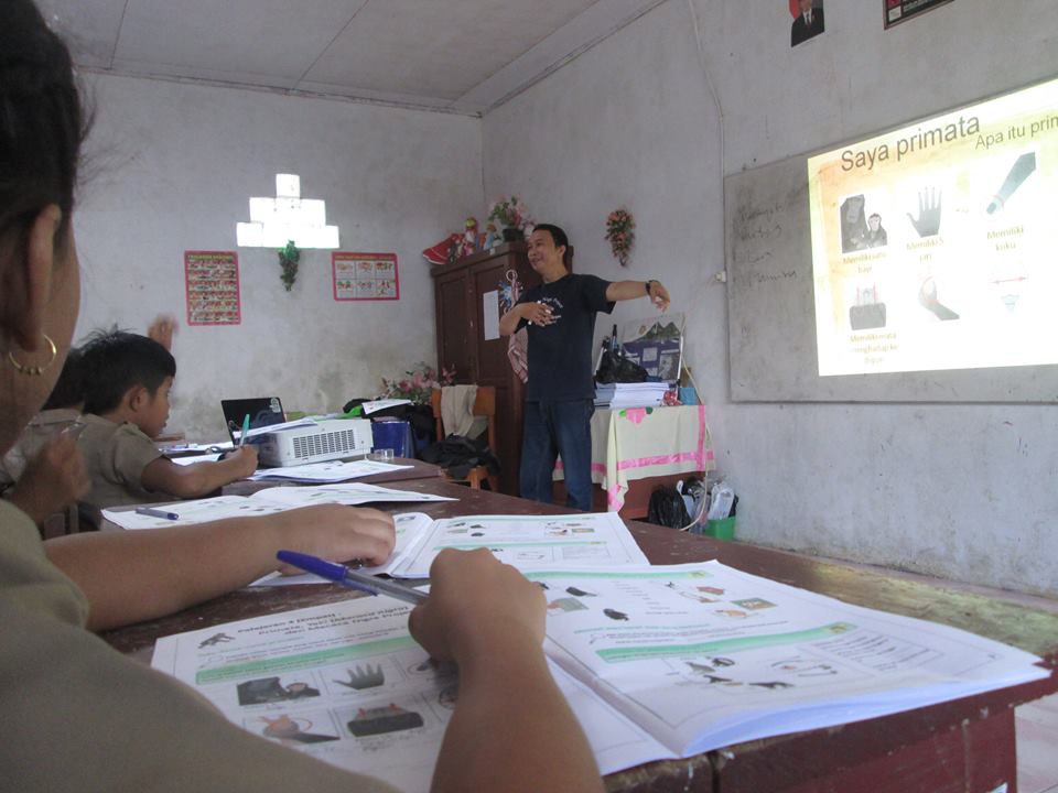 Students learning about the crested macaques. Photo credit: Tangkoko Conservation Education